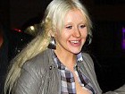 OMG: Sem maquiagem, Christina Aguilera passeia com namorado em Nova Iorque